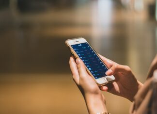 Czym zajmuje się dział e-commerce?