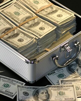 Ile zarabia IT 2023?