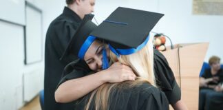 Ile zarabia absolwent ekonomii?