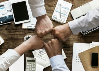 Czy w korporacji można pracować bez studiów?