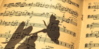 Czym jest klucz podstawowy w bazie danych?