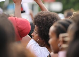 Co to znaczy WWW po polsku?